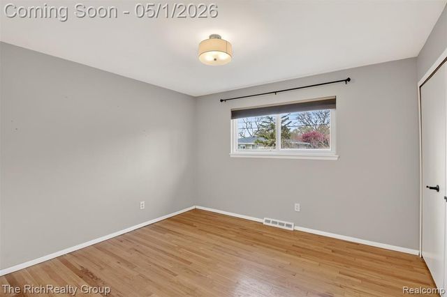 30320 Woodhouse Drive, Warren, MI 48092