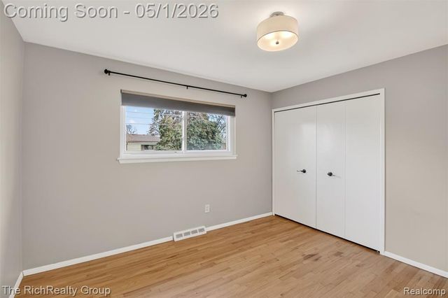 30320 Woodhouse Drive, Warren, MI 48092