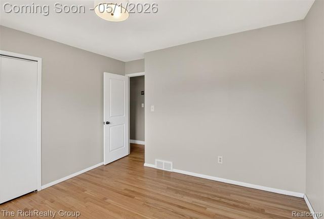 30320 Woodhouse Drive, Warren, MI 48092
