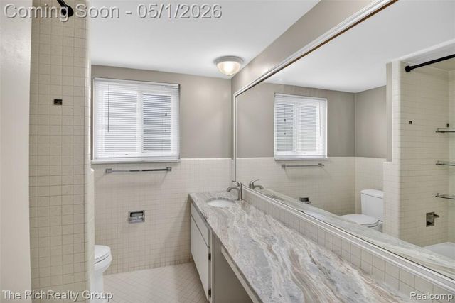 30320 Woodhouse Drive, Warren, MI 48092