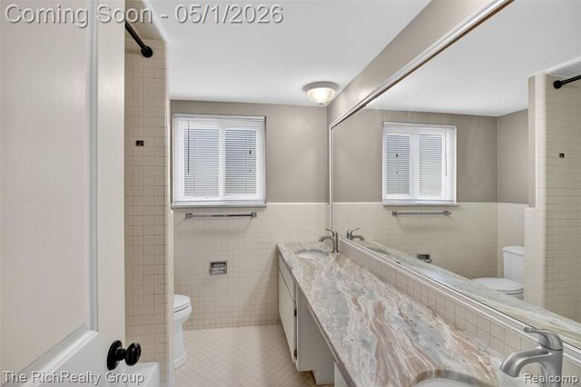 30320 Woodhouse Drive, Warren, MI 48092