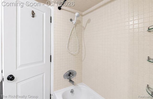 30320 Woodhouse Drive, Warren, MI 48092
