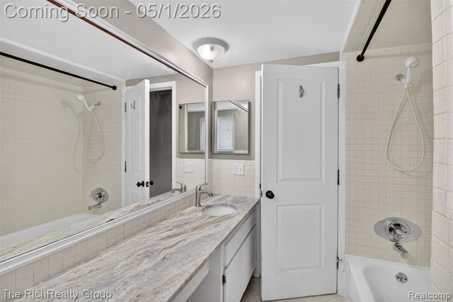 30320 Woodhouse Drive, Warren, MI 48092