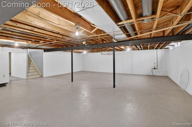 30320 Woodhouse Drive, Warren, MI 48092