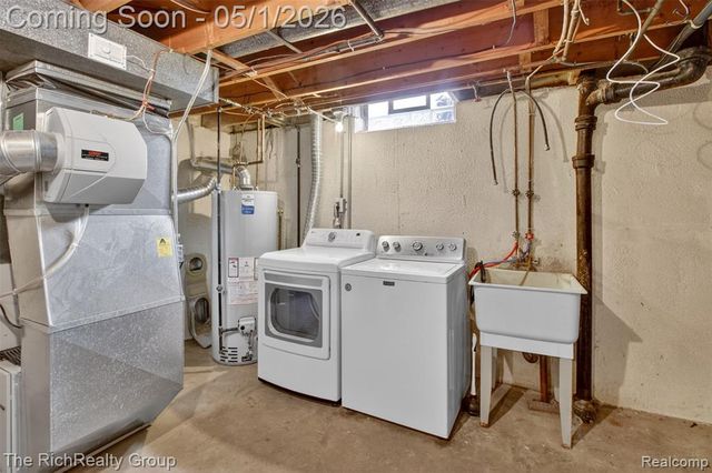 30320 Woodhouse Drive, Warren, MI 48092