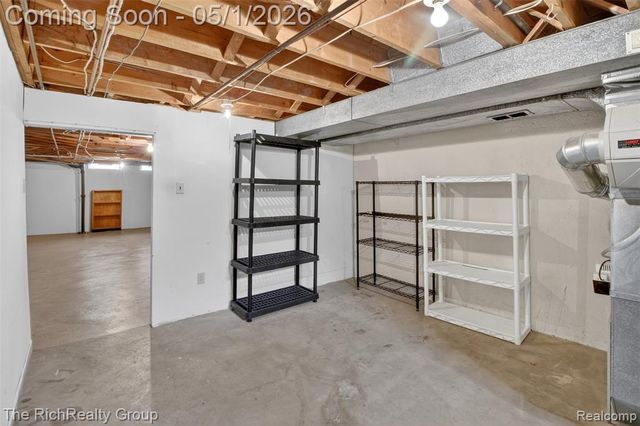 30320 Woodhouse Drive, Warren, MI 48092