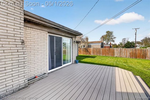 30320 Woodhouse Drive, Warren, MI 48092