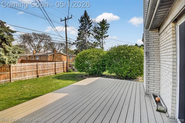30320 Woodhouse Drive, Warren, MI 48092