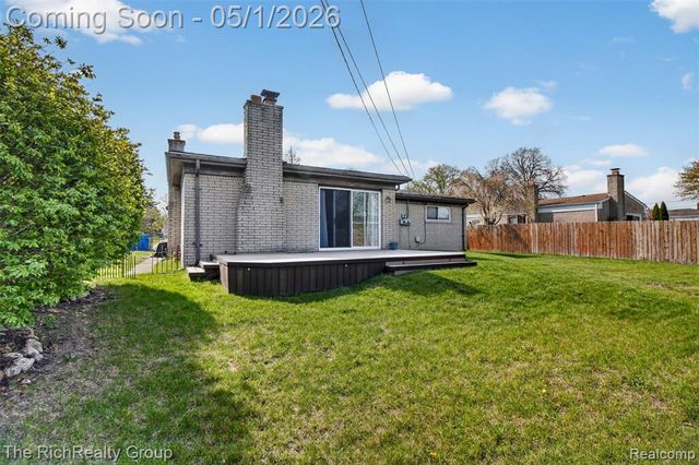 30320 Woodhouse Drive, Warren, MI 48092