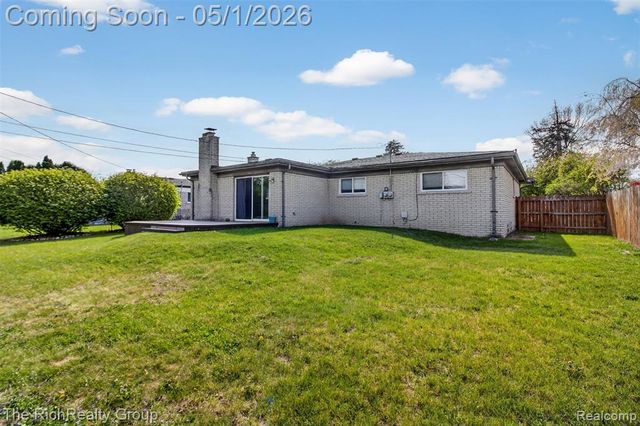 30320 Woodhouse Drive, Warren, MI 48092