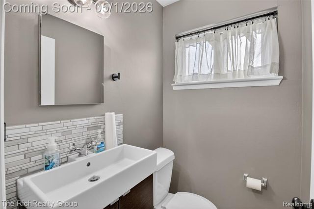 30320 Woodhouse Drive, Warren, MI 48092