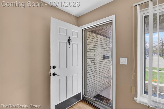 30320 Woodhouse Drive, Warren, MI 48092