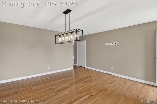 30320 Woodhouse Drive, Warren, MI 48092
