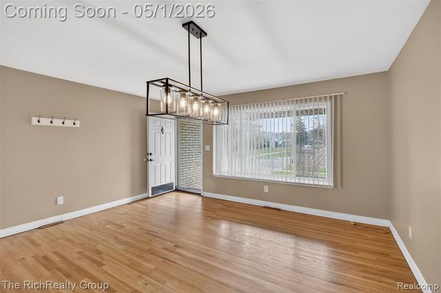 30320 Woodhouse Drive, Warren, MI 48092