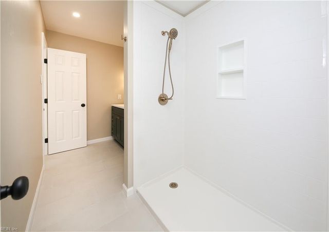 212 Misty Point LN, Newport News, VA 23603