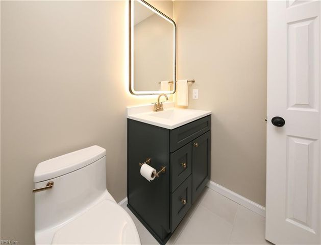 212 Misty Point LN, Newport News, VA 23603