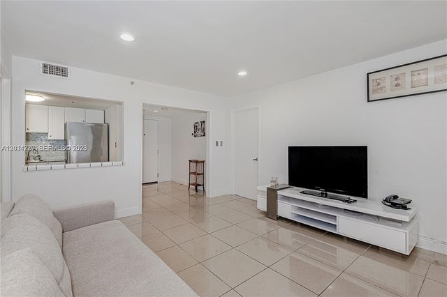 5225 Collins Ave 407, Miami Beach, FL 33140