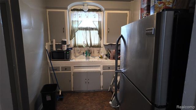 11387 Asbury Park, Detroit, MI 48227