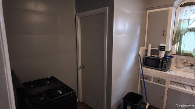 11387 Asbury Park, Detroit, MI 48227