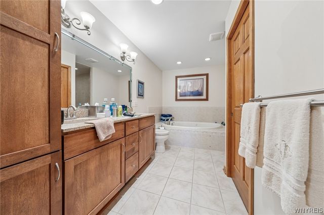 819 Carriage Lane, Lewiston, NY 14092