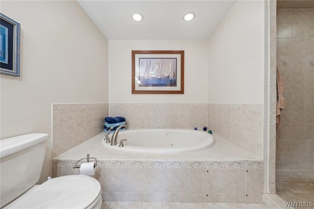 819 Carriage Lane, Lewiston, NY 14092