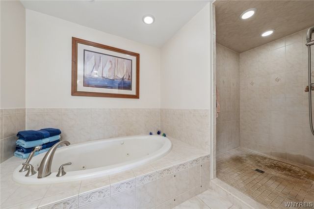 819 Carriage Lane, Lewiston, NY 14092