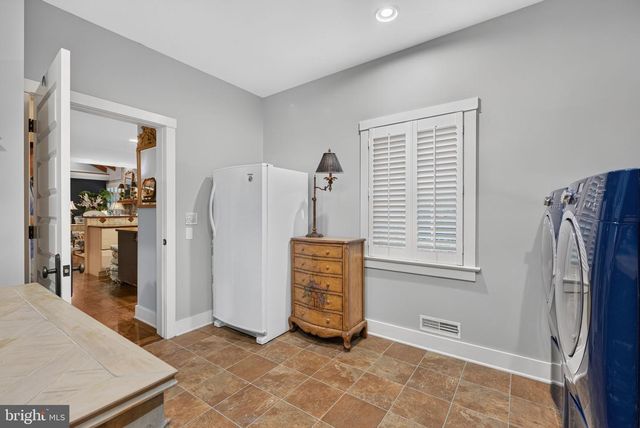 216 SETTLERS BND, Lancaster, PA 17601