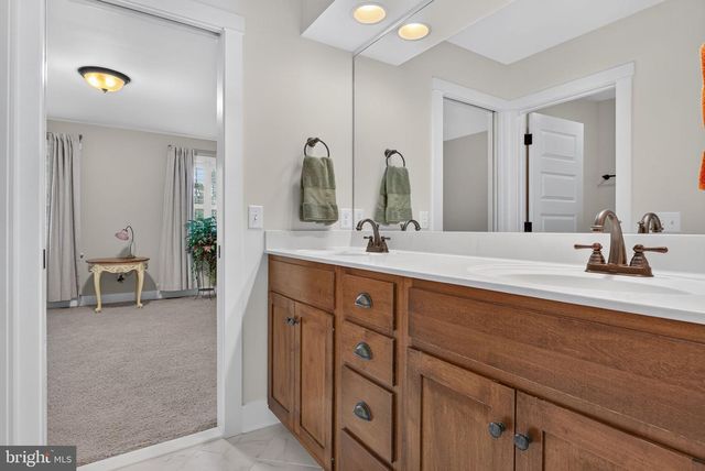 216 SETTLERS BND, Lancaster, PA 17601