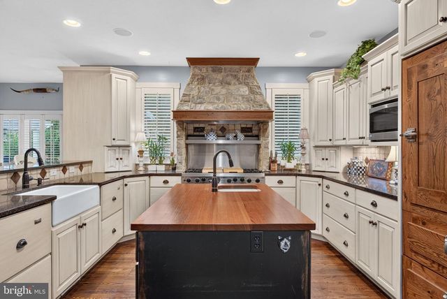 216 SETTLERS BND, Lancaster, PA 17601