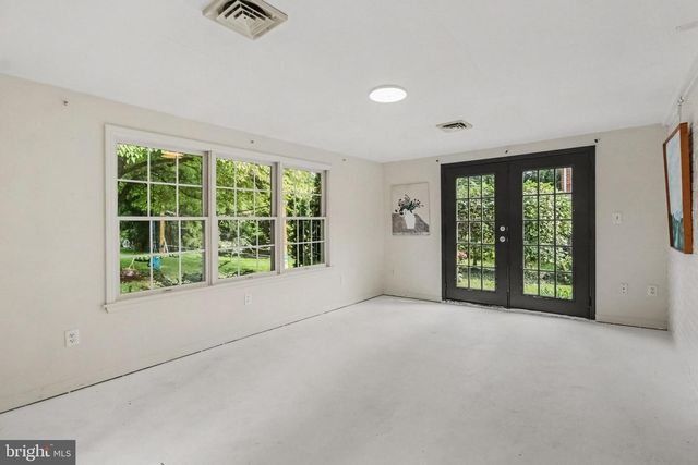 10 COUNTRY CLUB PL E, Camp Hill, PA 17011