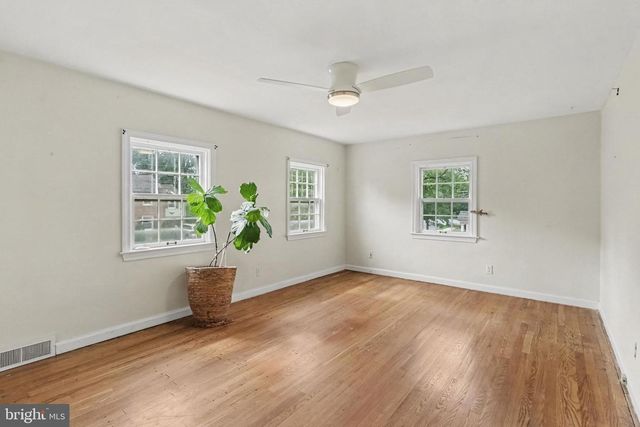 10 COUNTRY CLUB PL E, Camp Hill, PA 17011