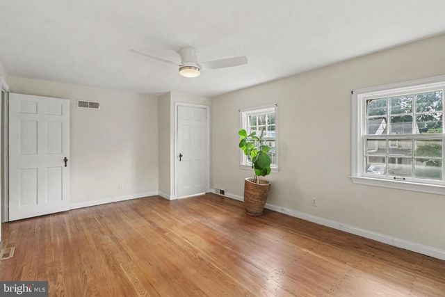 10 COUNTRY CLUB PL E, Camp Hill, PA 17011