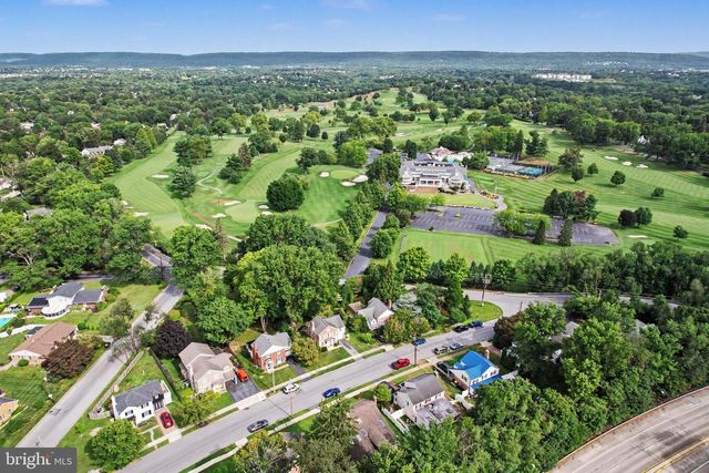 10 COUNTRY CLUB PL E, Camp Hill, PA 17011