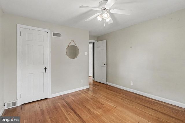 10 COUNTRY CLUB PL E, Camp Hill, PA 17011