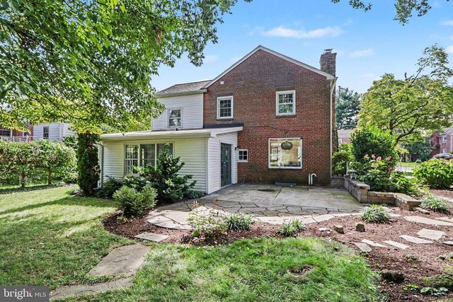 10 COUNTRY CLUB PL E, Camp Hill, PA 17011