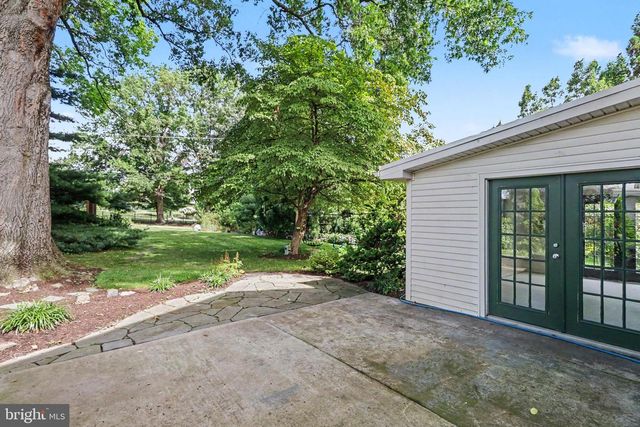 10 COUNTRY CLUB PL E, Camp Hill, PA 17011