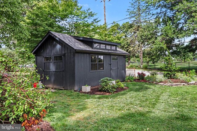 10 COUNTRY CLUB PL E, Camp Hill, PA 17011