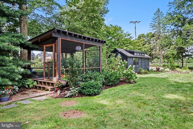 10 COUNTRY CLUB PL E, Camp Hill, PA 17011