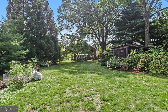 10 COUNTRY CLUB PL E, Camp Hill, PA 17011