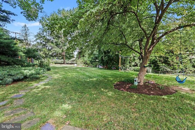 10 COUNTRY CLUB PL E, Camp Hill, PA 17011