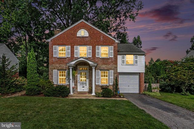 10 COUNTRY CLUB PL E, Camp Hill, PA 17011