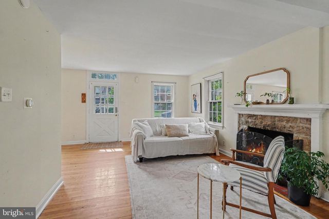 10 COUNTRY CLUB PL E, Camp Hill, PA 17011