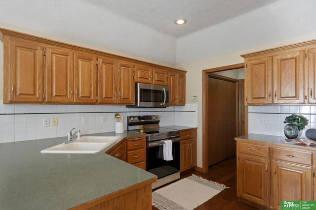 10032 S 172nd Circle, Omaha, NE 68136