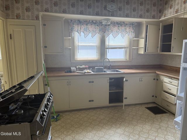45 2nd Avenue, Rensselaer, NY 12144