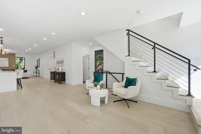 818 N EDGEWOOD ST, Arlington, VA 22201