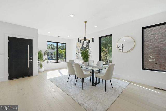 818 N EDGEWOOD ST, Arlington, VA 22201