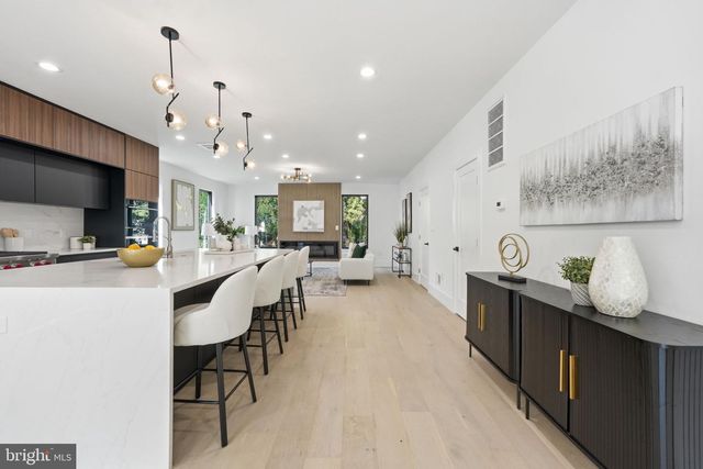 818 N EDGEWOOD ST, Arlington, VA 22201