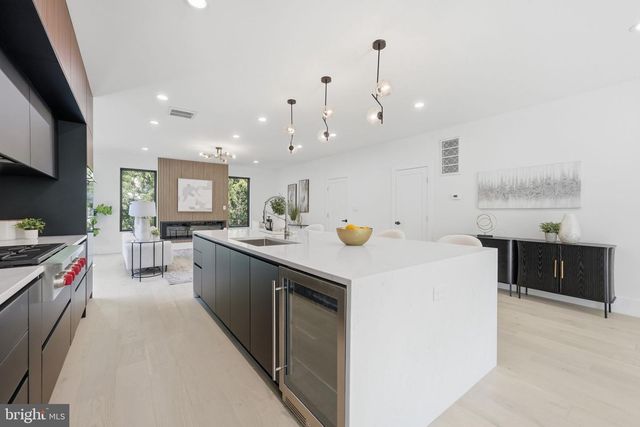 818 N EDGEWOOD ST, Arlington, VA 22201