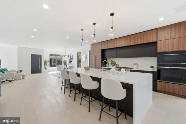 818 N EDGEWOOD ST, Arlington, VA 22201