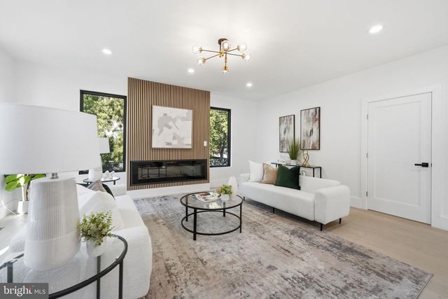 818 N EDGEWOOD ST, Arlington, VA 22201
